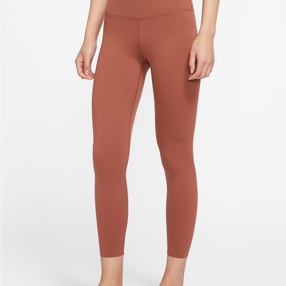 Nike Yoga Dri-FIT Luxe
Women's High-Waisted 7/8 Infinalon Leggings - Picture 3 of 3